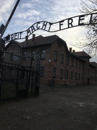 Rudolf Höss, il comandante di Auschwitz: “Tutte le emozioni umane dovevano tacere di fronte alla ferrea coerenza con la quale dovevamo attuare gli ordini del Führer”