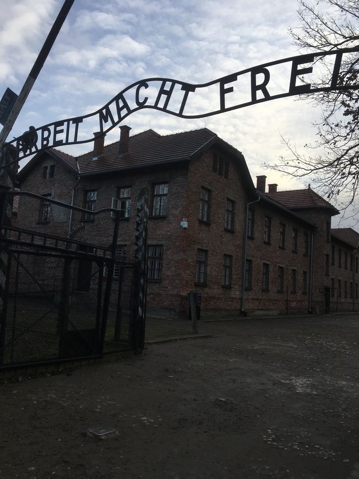 Rudolf Höss, il comandante di Auschwitz: “Tutte le emozioni umane dovevano tacere di fronte alla ferrea coerenza con la quale dovevamo attuare gli ordini del Führer”